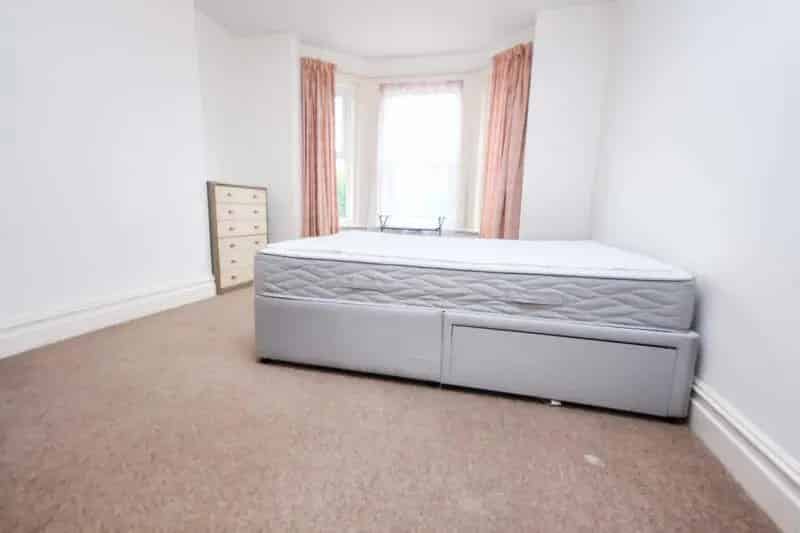 6 Bedroom Detached Student House Winton