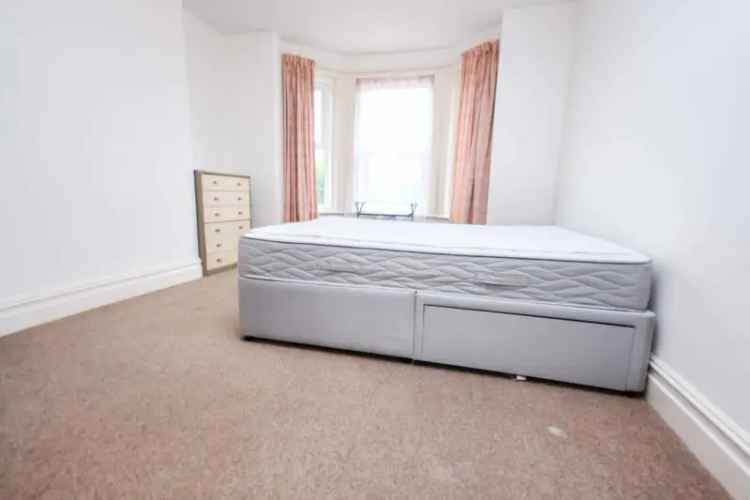 6 Bedroom Detached Student House Winton