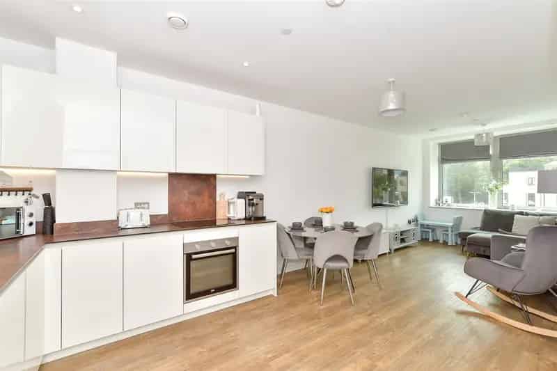1 Bedroom Flat for Sale in Warley Near Brentwood Station