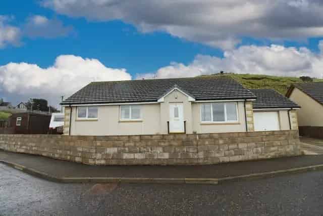 3 Bedroom Bungalow For Sale