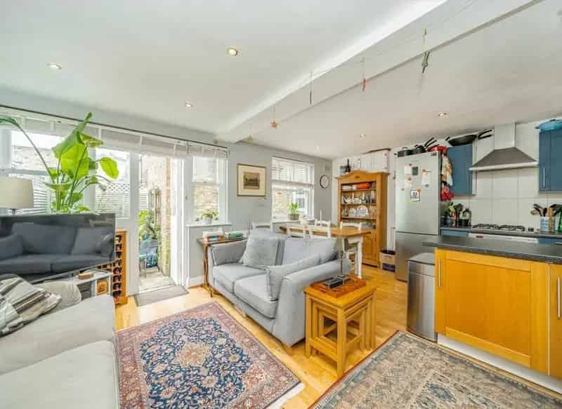 2 Bed 2 Bath Maisonette Roehampton Lane South Facing Garden