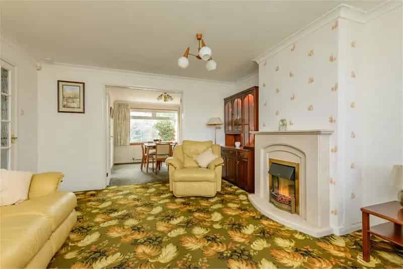 3 Bed Semi-Detached House Baberton Large Garden Detached Garage