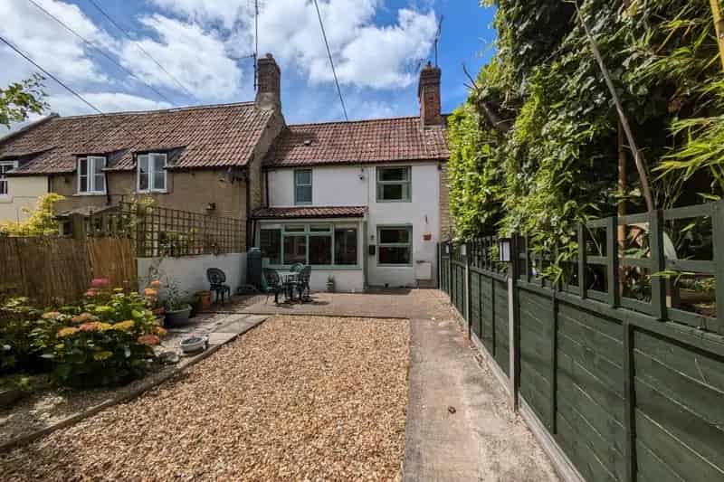 One Bedroom House Near Town Centre - Pets Considered - Zero Deposit Available