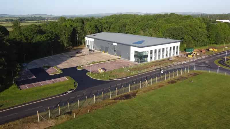 Modern Warehouse with First Floor Offices Westcott Venture Park