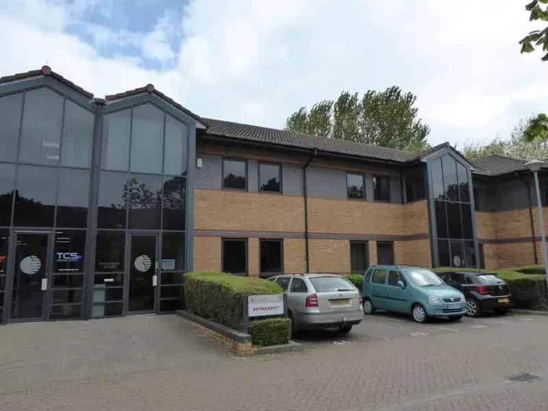 Modern Self Contained Office Building Banbury Business Park