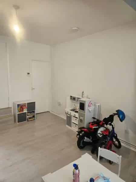 3 Bedroom House with Large Garden and Laminate Flooring