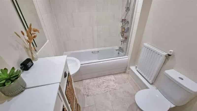 2 bed house for sale