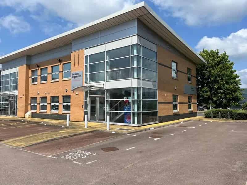 Modern Air-Conditioned Office Building Stevenage