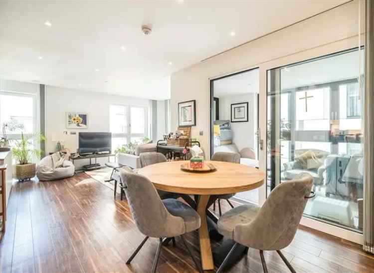 Spacious 2-Bedroom Apartment in Aldgate Place