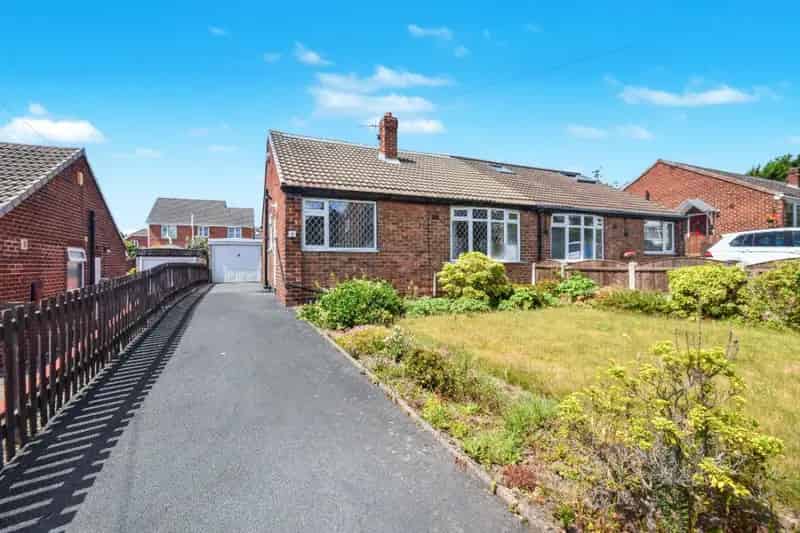 House For Sale , 7, Coleridge Crescent, Wakefield, England