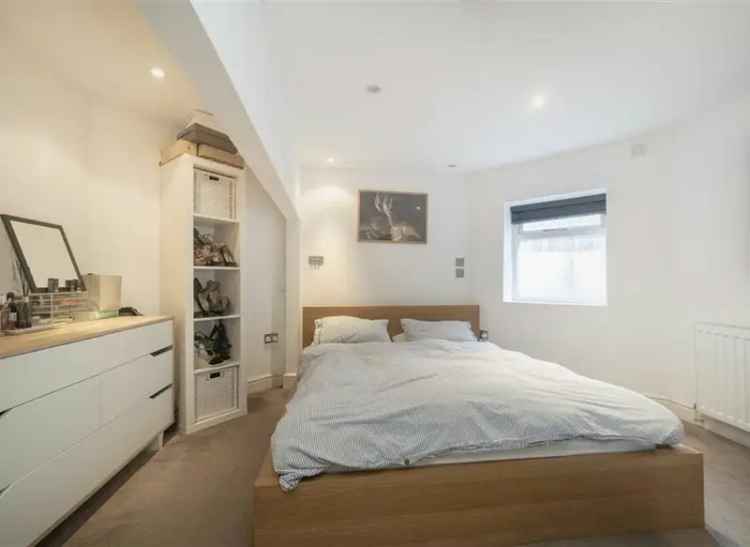 Three Double Bedroom Period Conversion Near Kilburn