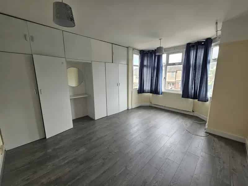 Three Bedroom House Near Amenities and Schools