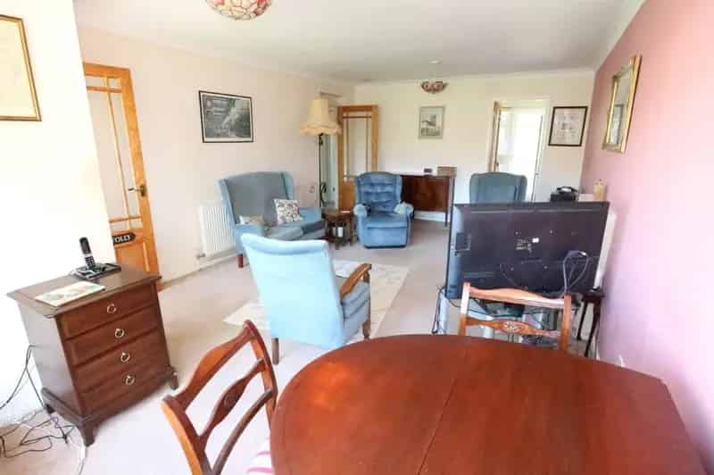 2 Bed Flat for Sale Garden Garage