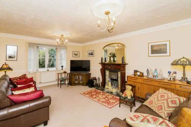 Three Bedroom Detached Home Park Hill