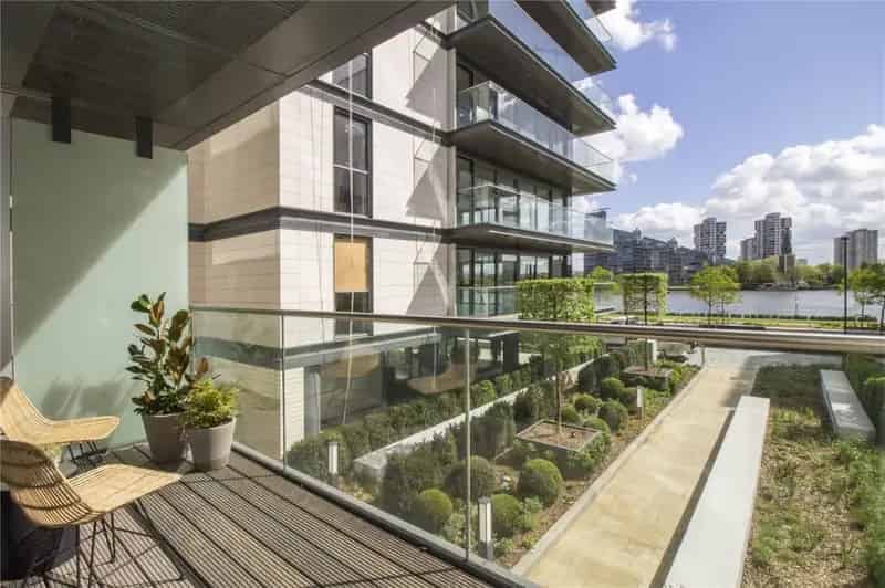 2 Bedroom River View Apartment Chelsea Waterfront