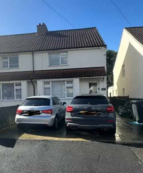 3 Bedroom Semi Detached House Big Garden Driveway