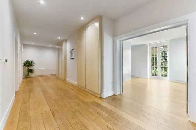 Flat to Rent Kensington Court W8