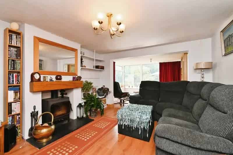 4 Bedroom Family Home with 1.3 Acres of Land and Triple Garage