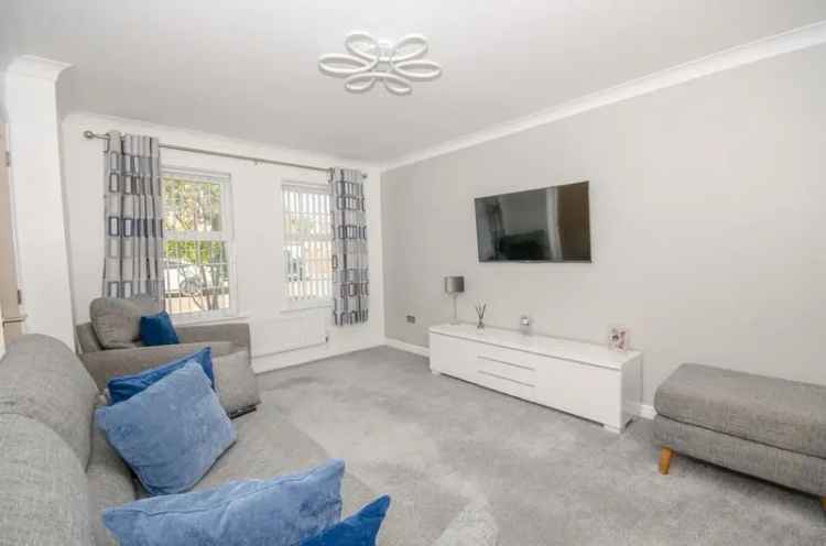 3 Bedroom Detached House for Sale in Bromley Heath