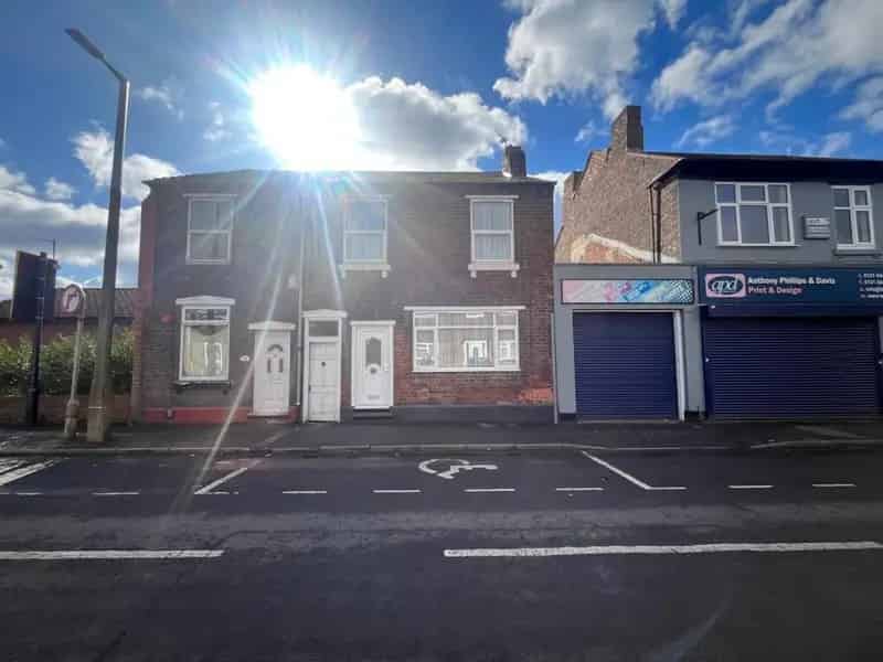 Spacious Semi-Detached Property Near Langley Green Station