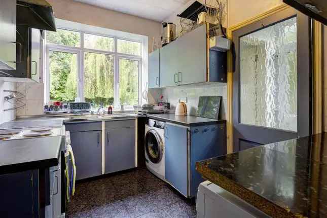 Four Bedroom House for Sale in Golders Green NW11