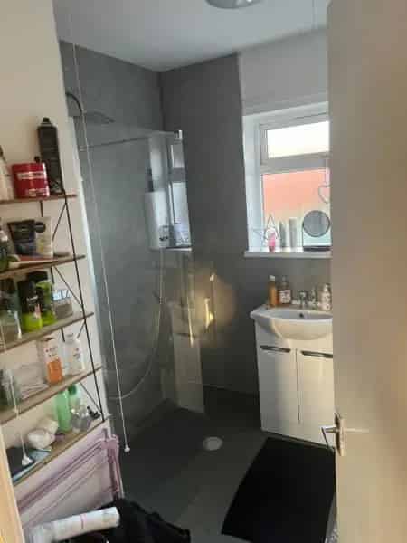 Lovely Two Bedroom Bungalow with Garden and Summerhouse