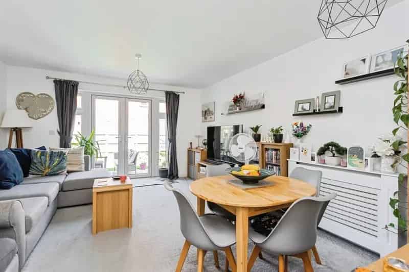 2 Bed Semi-Detached House in Kingsland Gate Hassocks