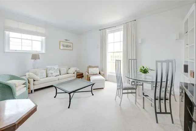 Regents Park 2-Bed Apartment with Park Views