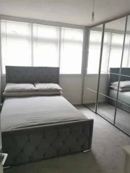 2 Bed Flat Isle of Dogs Fully Refurbished Near Manchester Road