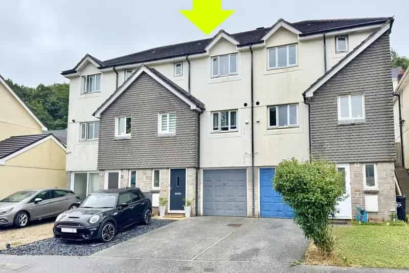 3 Bedroom Terraced House for Sale Near Schools and Waitrose