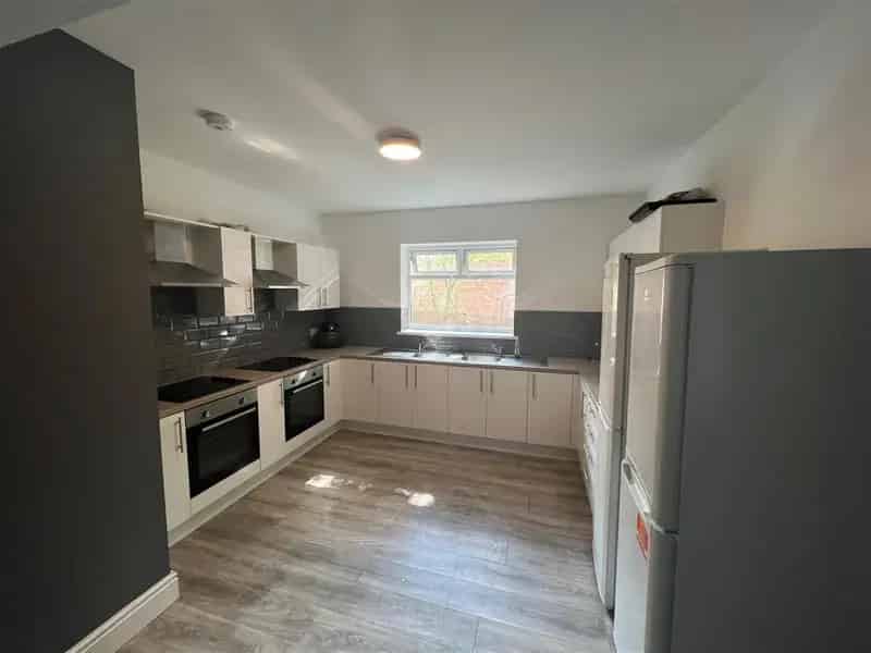 8 Bedroom House Share to Rent Hull