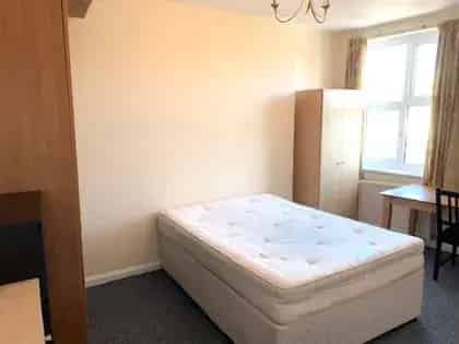 5 Bedroom Flat Hendon Near Middlesex University August 2021