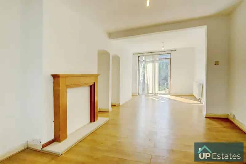 3 Bedroom End Terrace House to Rent - Wyken Croft Catchment