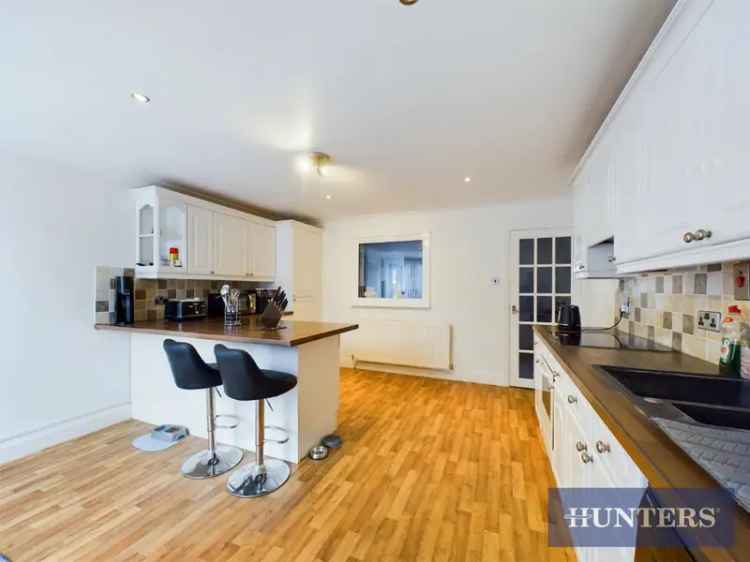 3 Bedroom Mid Terrace House For Sale