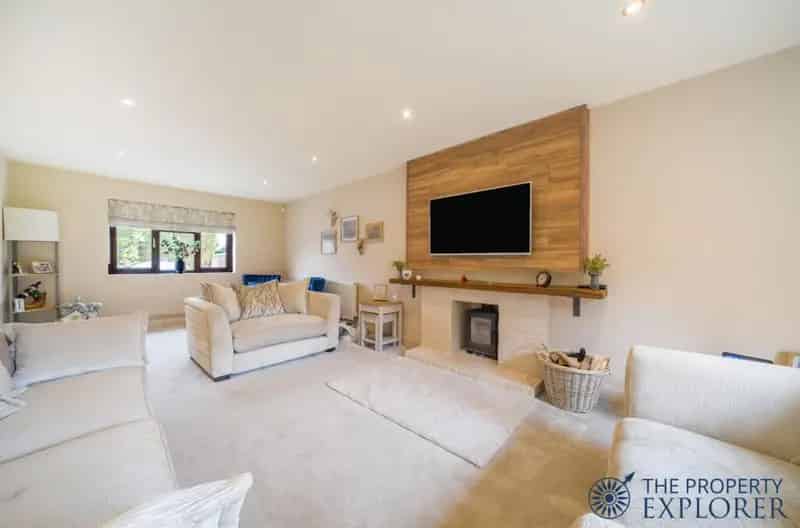 4 Bedroom Detached House for Sale in Oakley