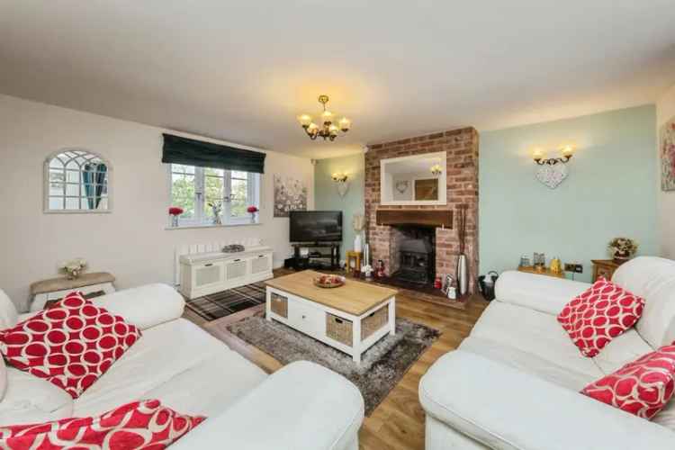 Charming 3-Bedroom Detached Cottage in Northwich