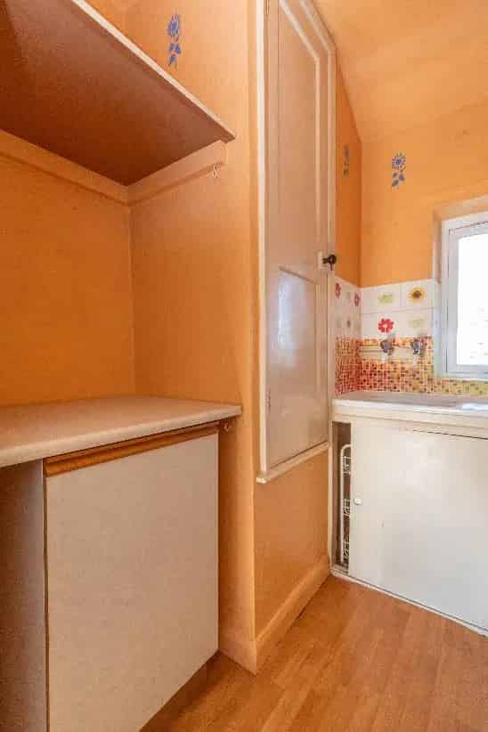 2 Bed Flat for Sale Requiring Refurbishment Near Town Centre