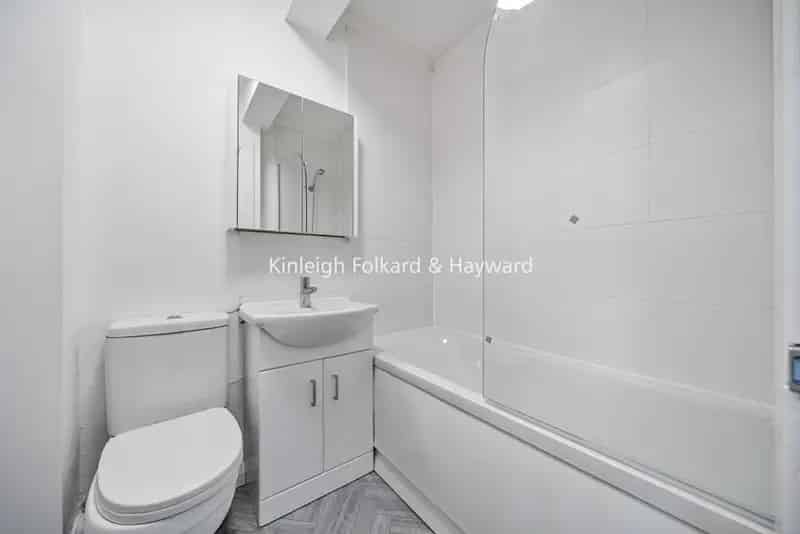 Spacious 2 Bed Flat with 27ft Garden Forest Hill Honor Oak