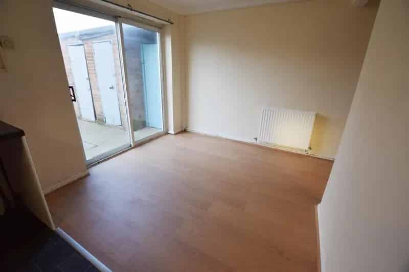 3 Bed House Potter Street Newly Redecorated Family Home