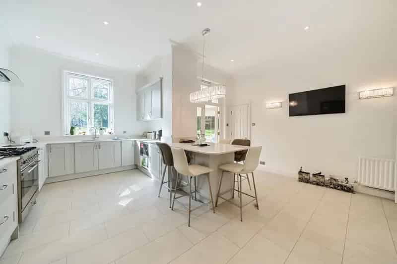 3 Bedroom Ground Floor Apartment for Sale Eyhurst Park Outwood Lane