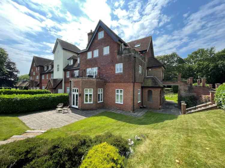 Apartment for sale with 3 bedrooms, Eyhurst Park, Outwood Lane