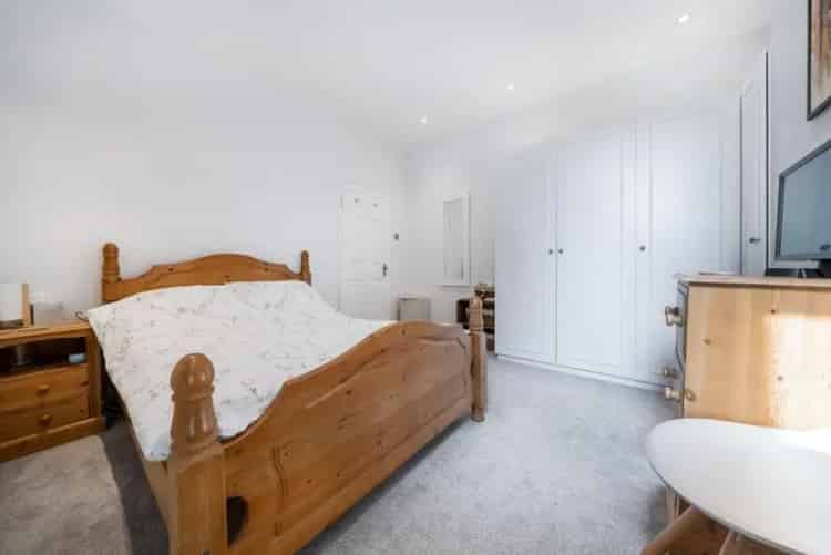 Spacious Period Maisonette near Garratt Park and Earlsfield Station