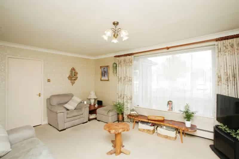 Three Double Bedroom Bungalow Hillmorton