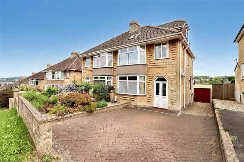 3 bedroom semi-detached house for sale