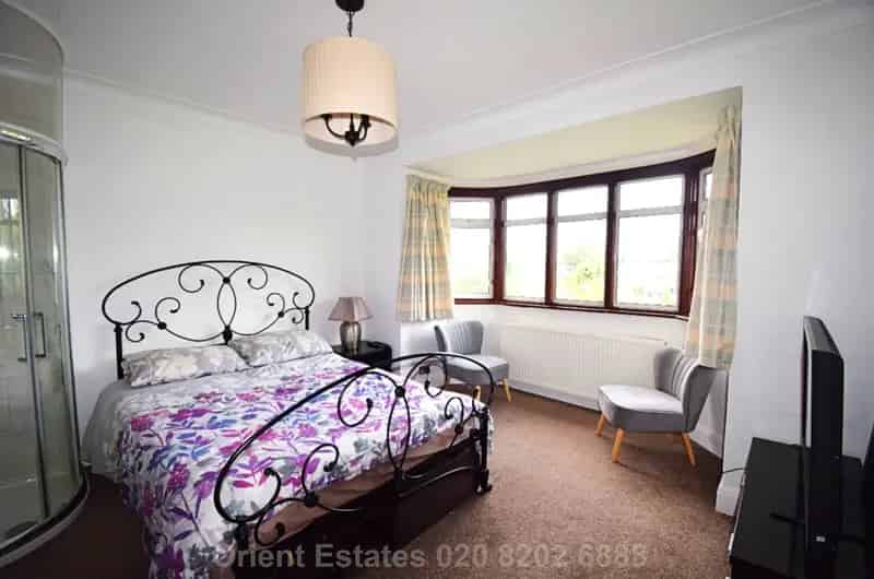 5 Bedroom Detached House to Rent
