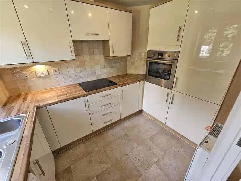 1 Bed Retirement Apartment with Lift Access Near Shops and Transport