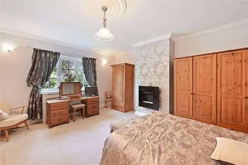 5 Bed Detached House for Sale in Kingston Hill