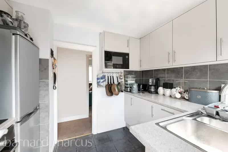 2-Bedroom Apartment in Carshalton Stanley Court Development