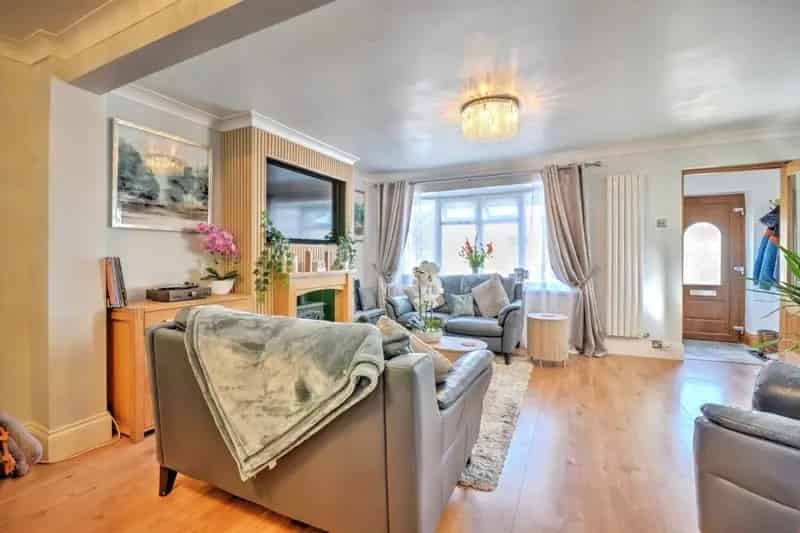 3 Bed Detached House in Sholing
