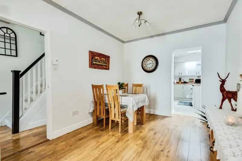 2-Bed Terraced House Gorse Hill Swindon Modern Kitchen Garden First Time Buyers